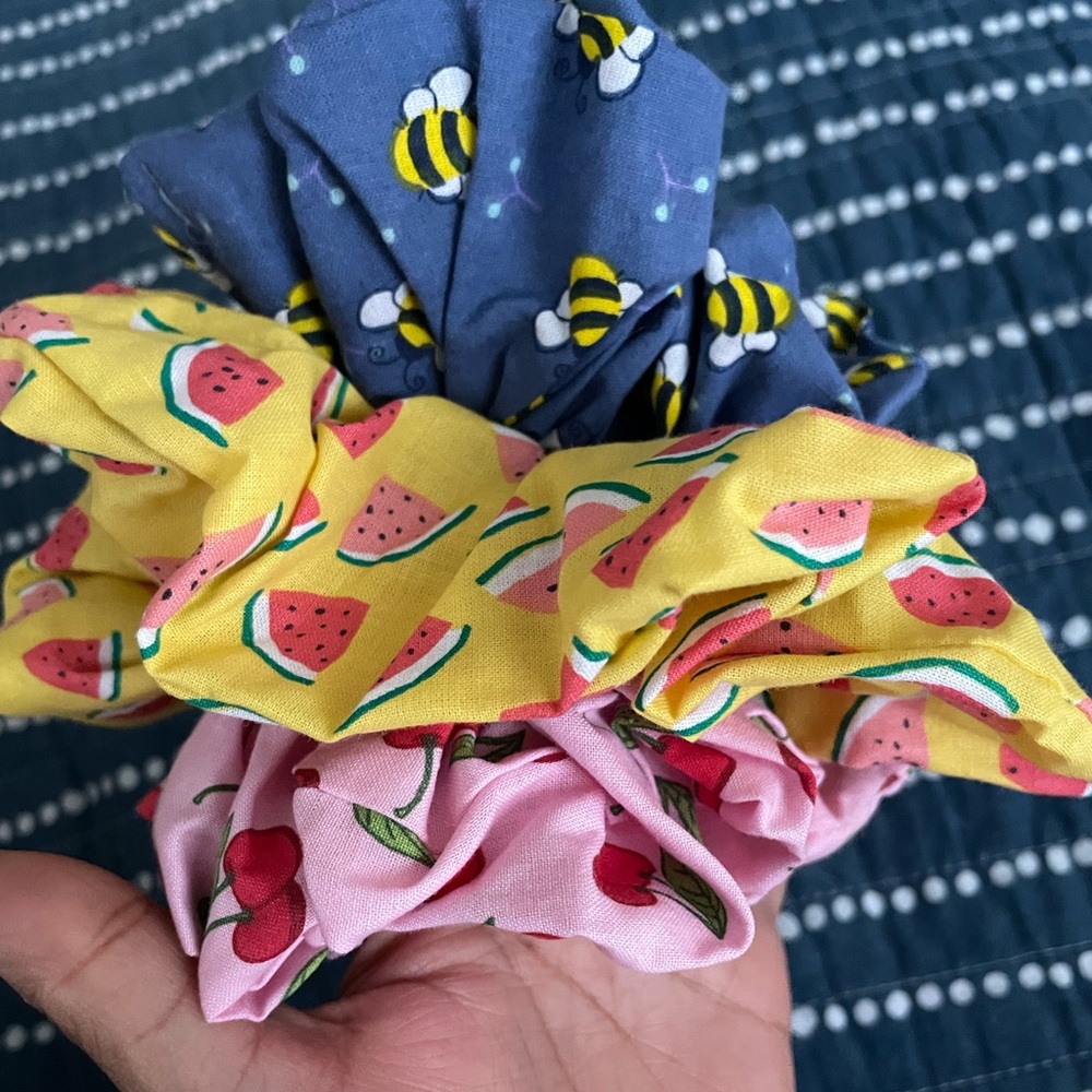 ⭐️Mystery bundle of 3 handmade scrunchies!! Women/ girls - Picture 6 of 7